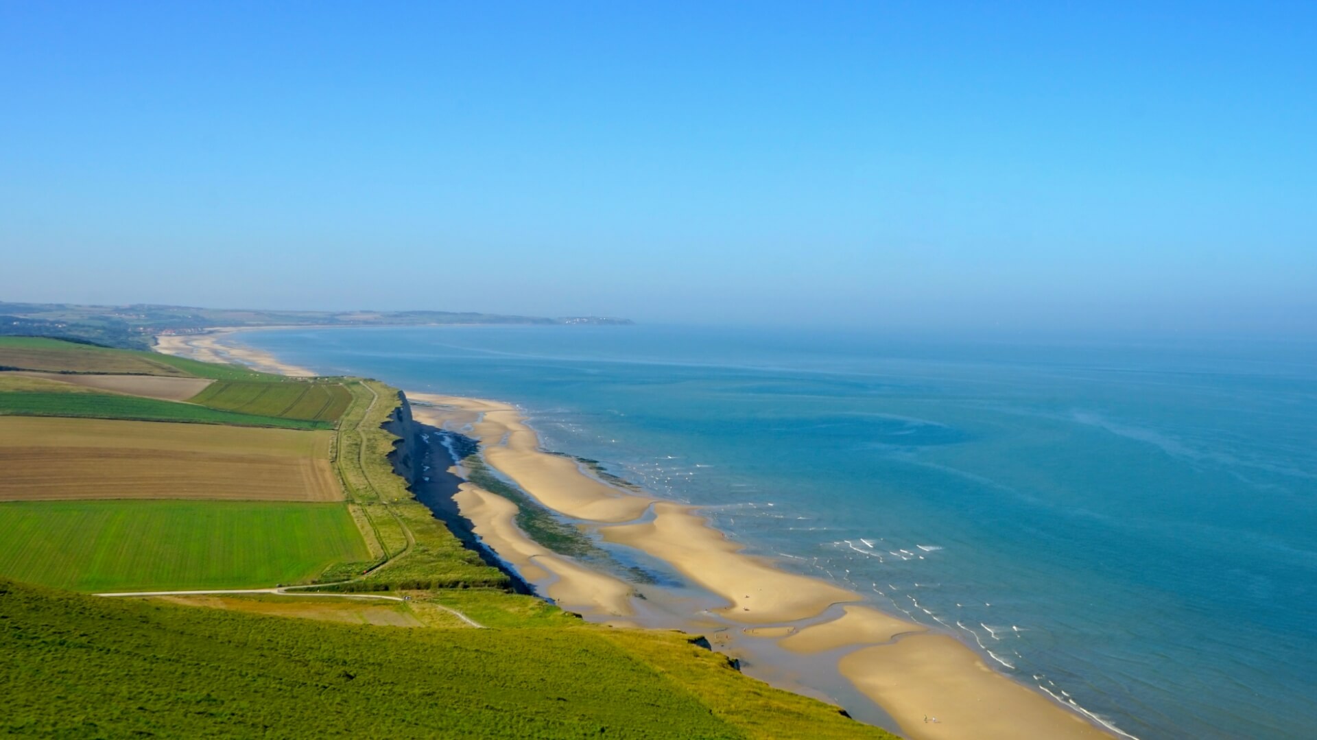 Luchtfoto van de stranden van de Côte d'Opale, vlakbij de camping in Pas-de-Calais, le Grand Marais