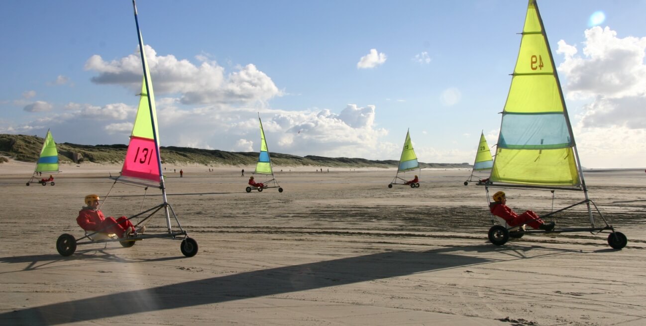 Strandsegeln, Wassersportaktivitäten, die Sie während Ihres Aufenthalts auf dem Campingplatz Grand Marais, im Hauts-de-France, ausüben können