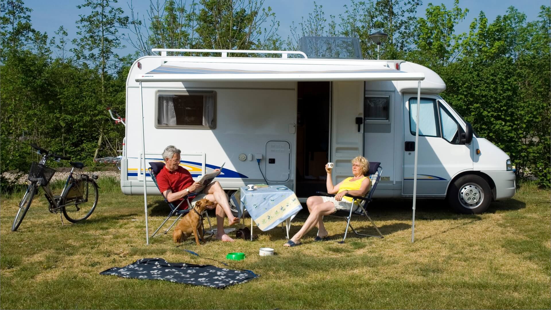 Die Stellplätze für Wohnmobile im Pas-de-Calais des Campingplatzes Grand Marais, mitten im Grünen